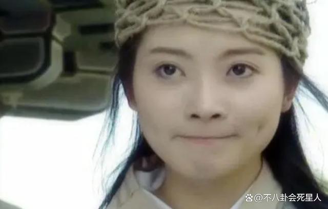 杨紫新剧扮男人眼线睫毛精致，古偶“假男人”消停会儿吧