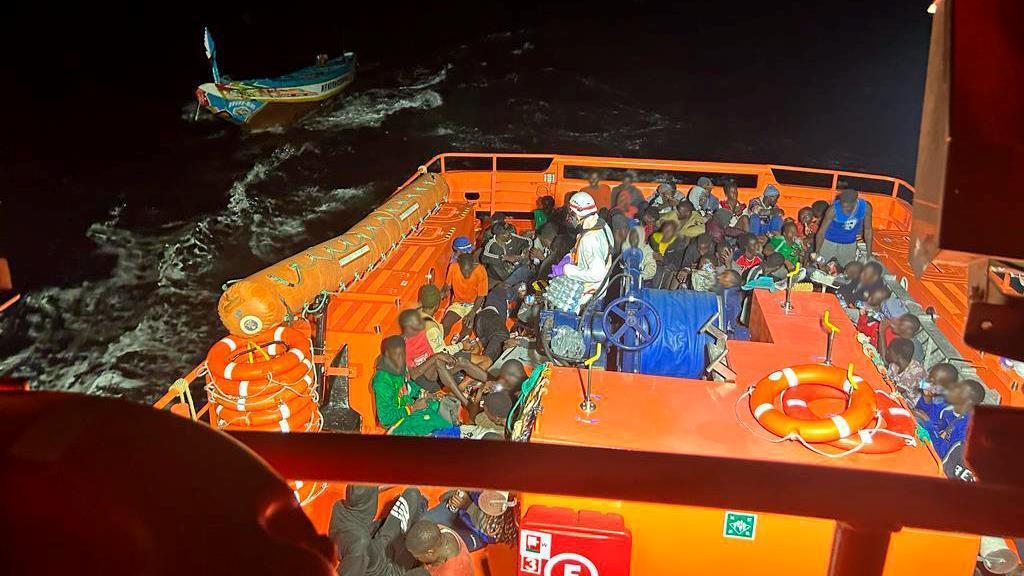 西班牙海上救援队截获一艘移民船 84人获救1人死亡