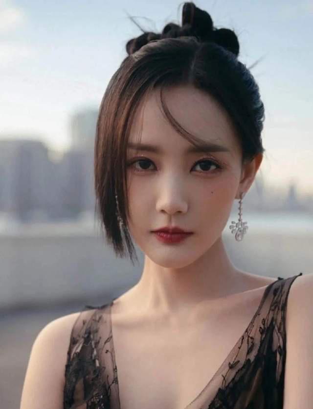 吴谨言两年没戏拍，李一桐强捧不红，90花怎么个个熄火？