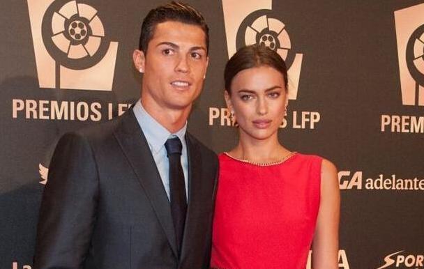 惊呆，他俩在一起了