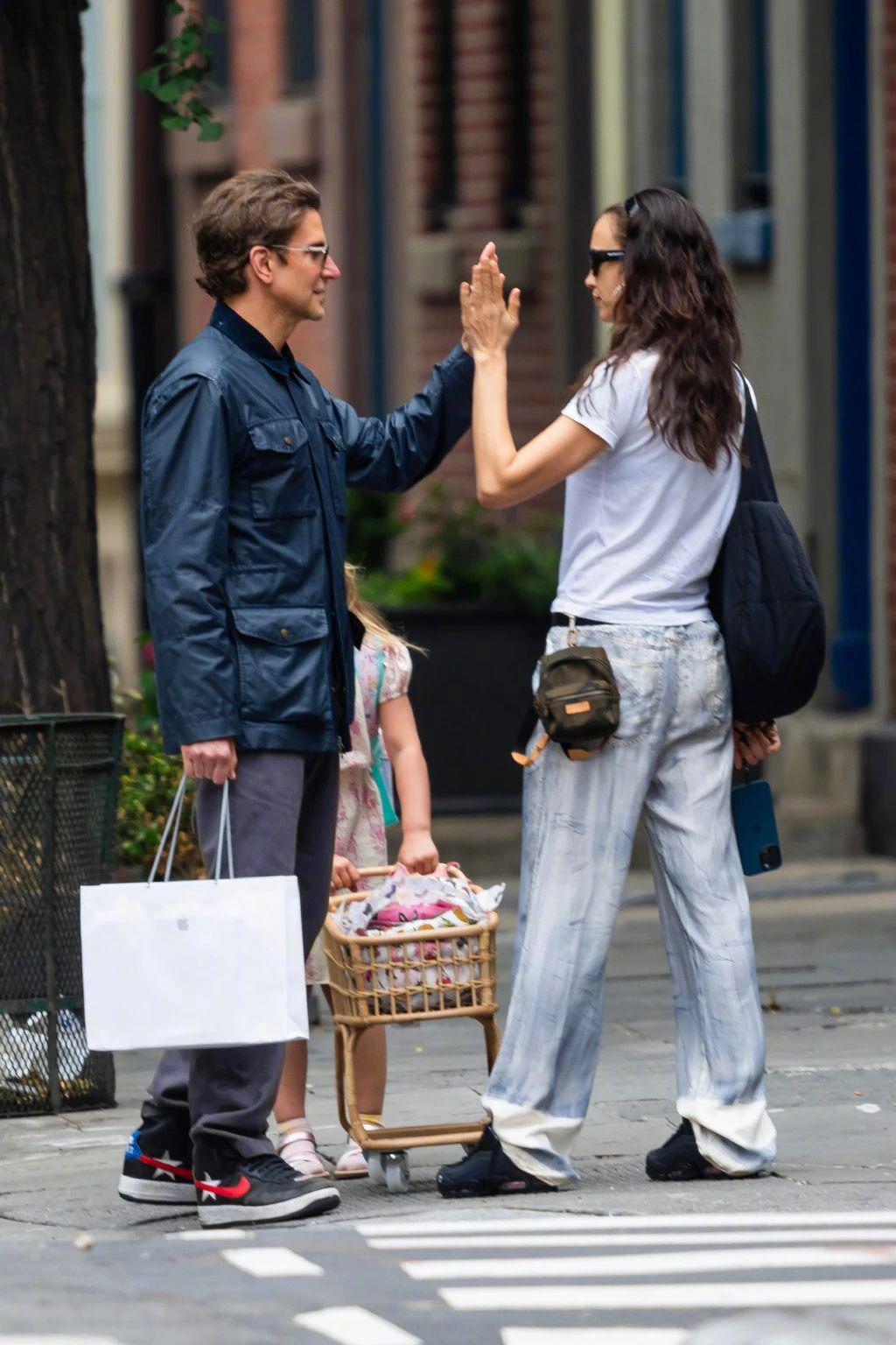 惊呆，他俩在一起了