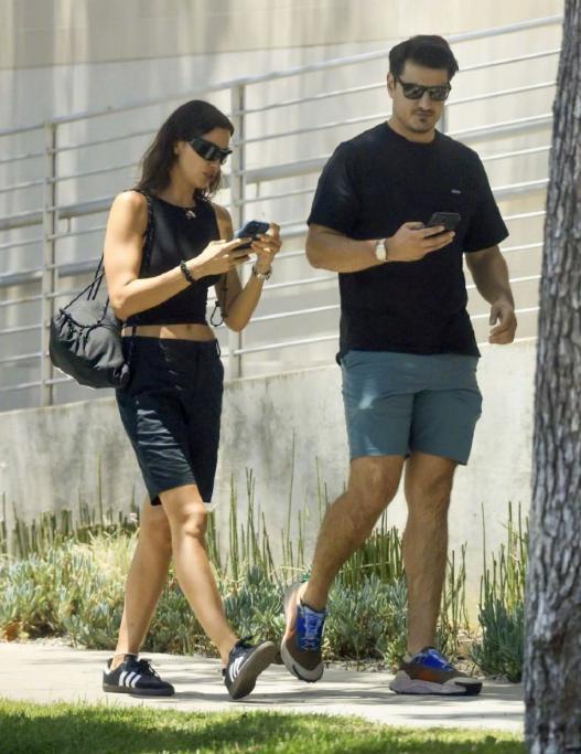 惊呆，他俩在一起了