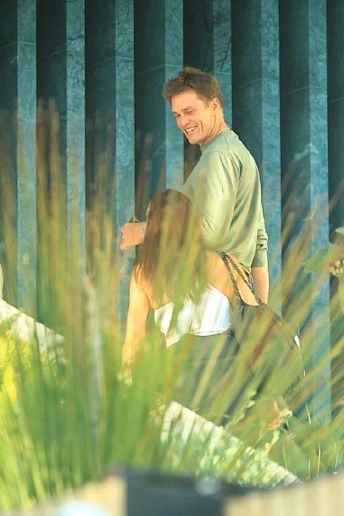 惊呆，他俩在一起了