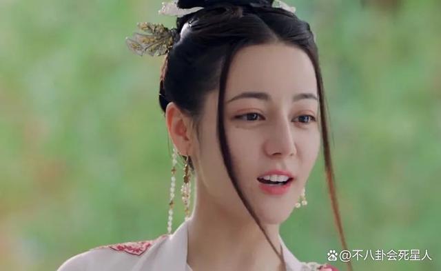 同是90花顶流，一个被赞演技，一个被嘲“男相”差距大