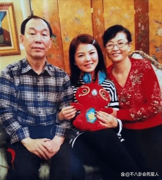 住一晚8万的酒店，47岁两婚两离，单身富婆李湘快乐吗？