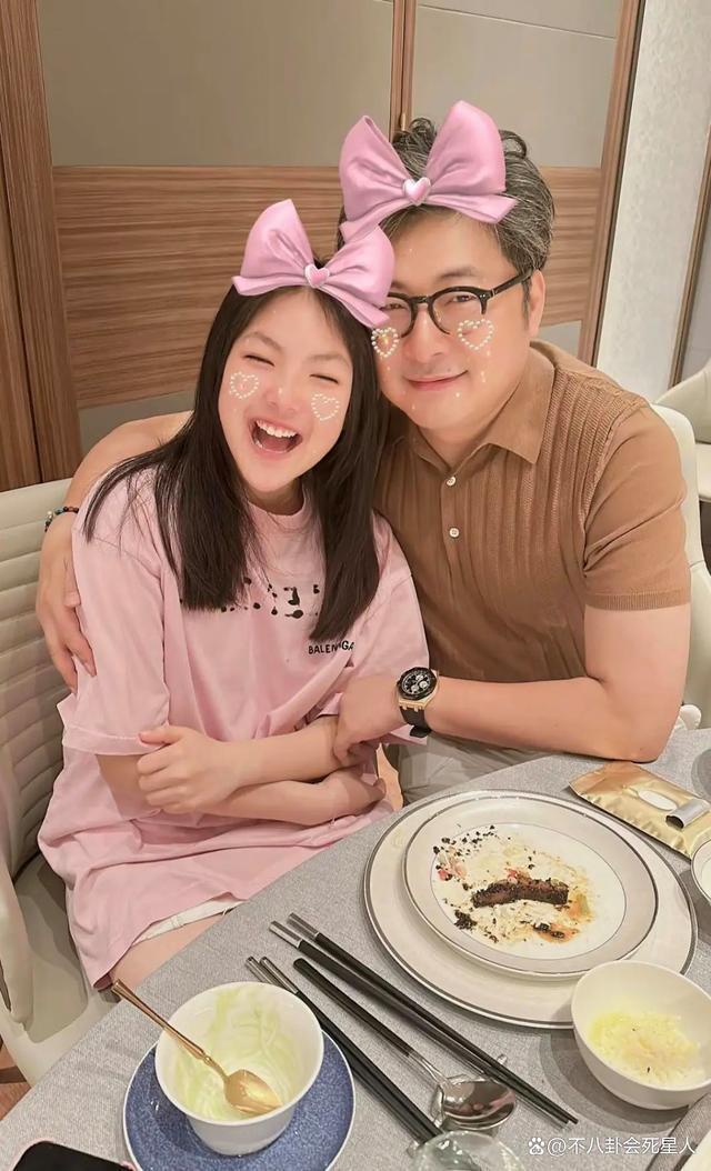 住一晚8万的酒店，47岁两婚两离，单身富婆李湘快乐吗？