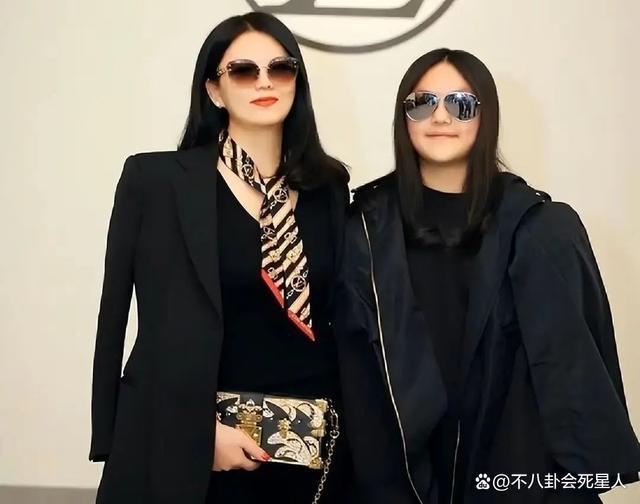 住一晚8万的酒店，47岁两婚两离，单身富婆李湘快乐吗？