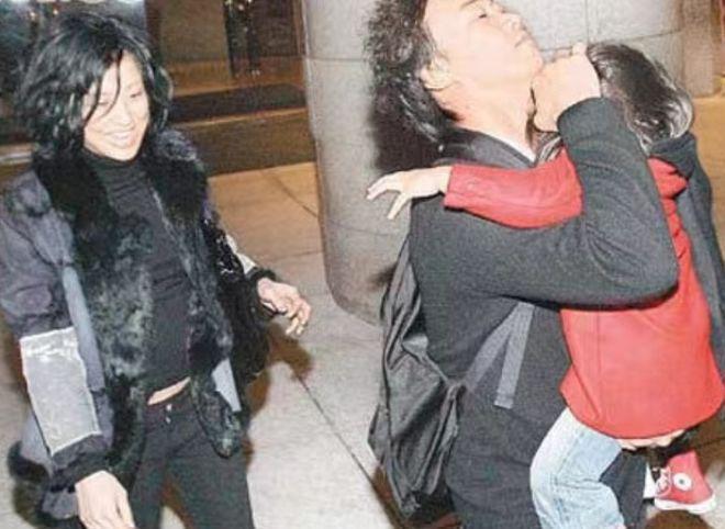 徐濠萦晒与彭于晏合照 女儿扑向陈奕迅怀里好有爱