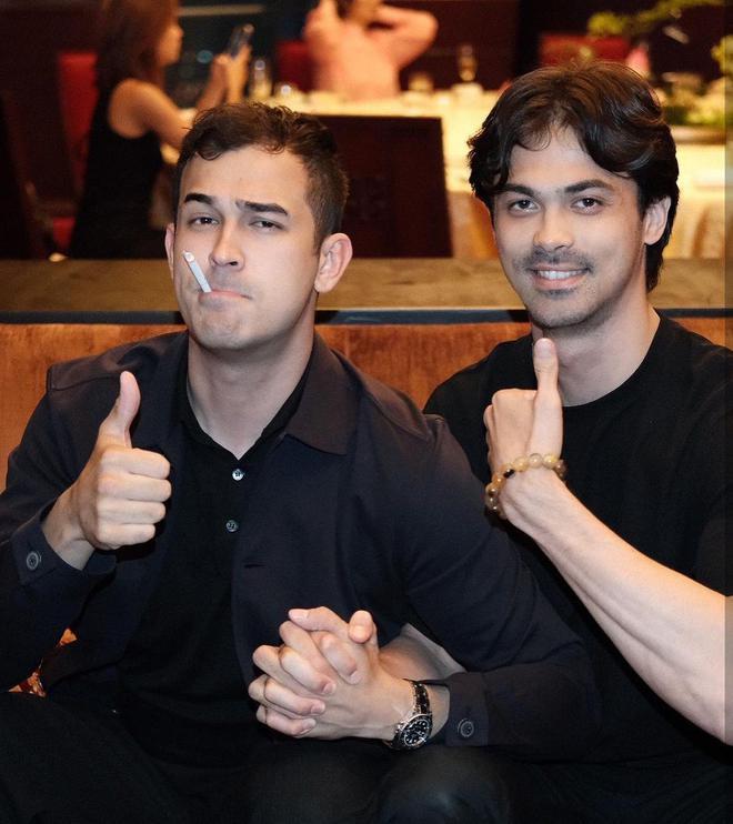 59岁韦唯回北京豪宅为25岁幼子庆生 被仨儿子簇拥