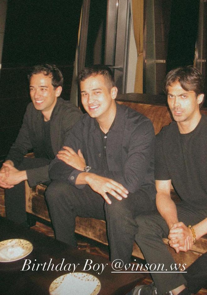 59岁韦唯回北京豪宅为25岁幼子庆生 被仨儿子簇拥