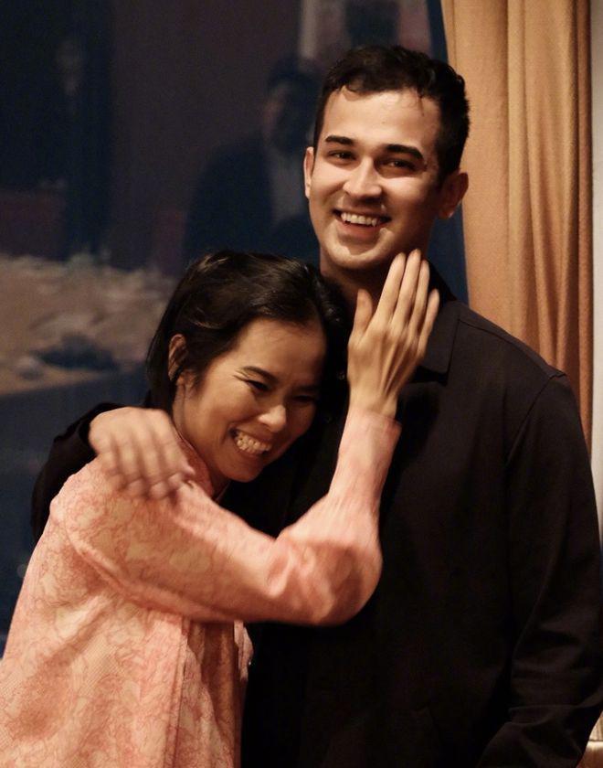 59岁韦唯回北京豪宅为25岁幼子庆生 被仨儿子簇拥