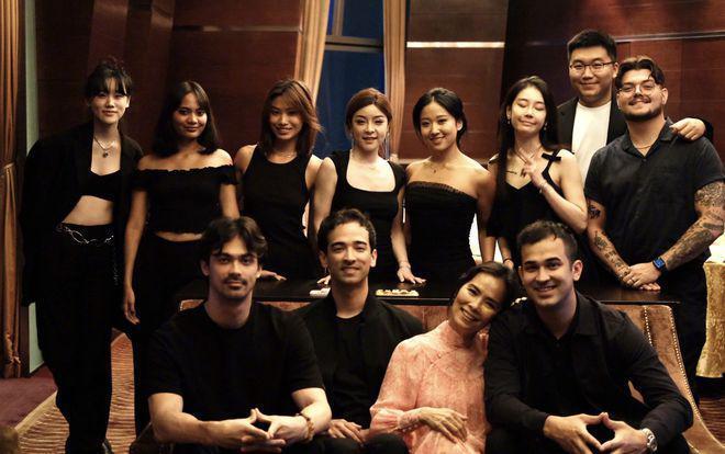 59岁韦唯回北京豪宅为25岁幼子庆生 被仨儿子簇拥