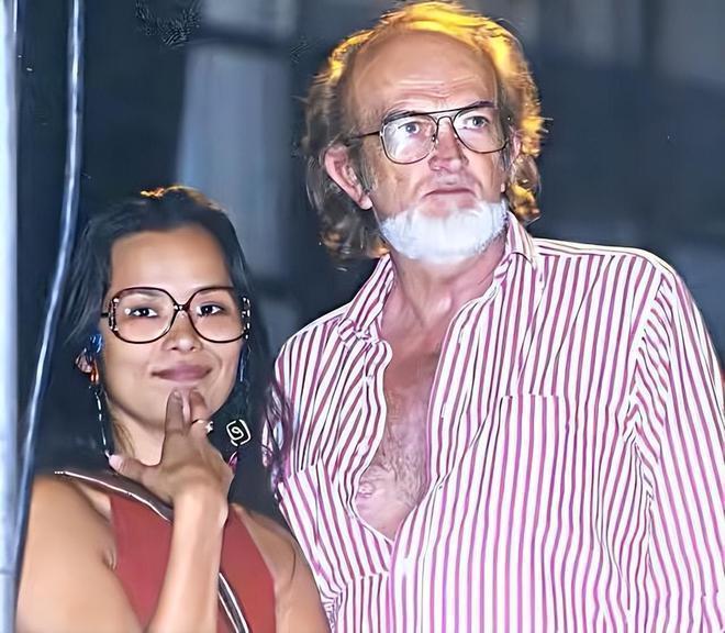 59岁韦唯回北京豪宅为25岁幼子庆生 被仨儿子簇拥