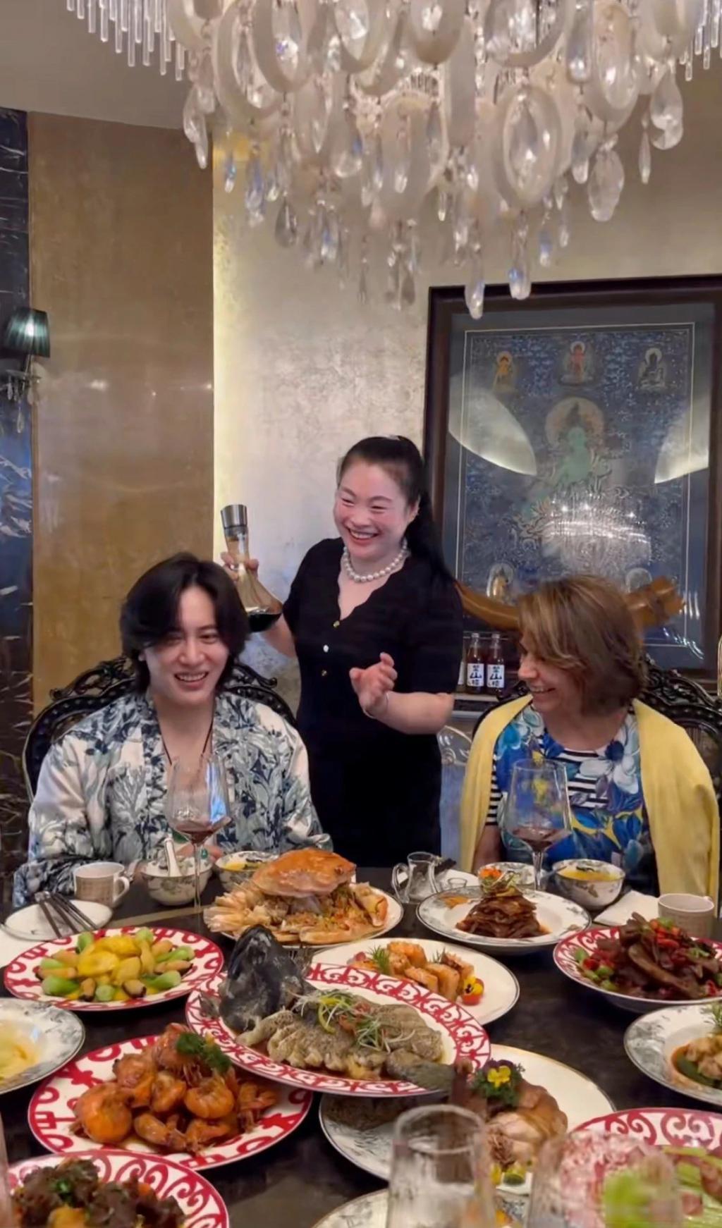 光7月份的资源就完虐明星，求求你别再说自己是网红了