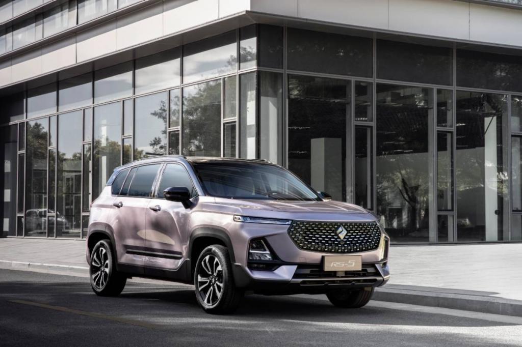 5 年换 2 次车标的宝骏，把未来都押在了这两辆车上