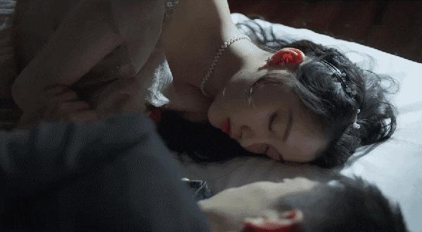 关晓彤，演技炸裂？！央妈出手，果然够稳