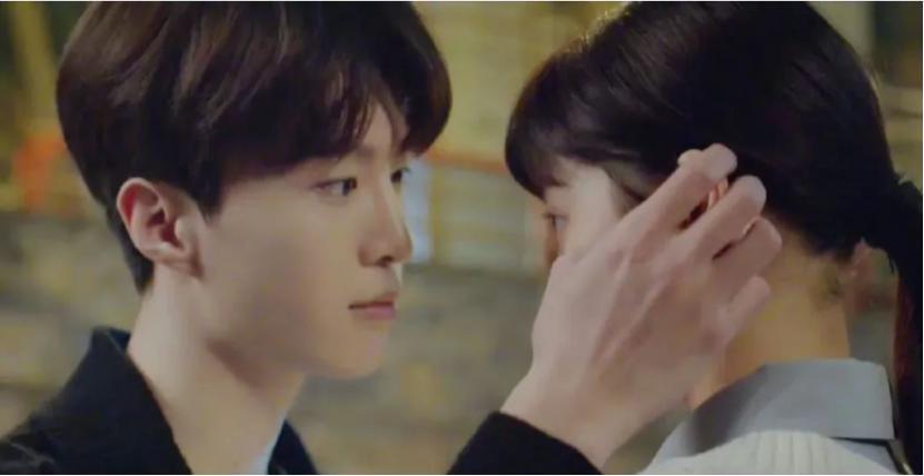 关晓彤，演技炸裂？！央妈出手，果然够稳