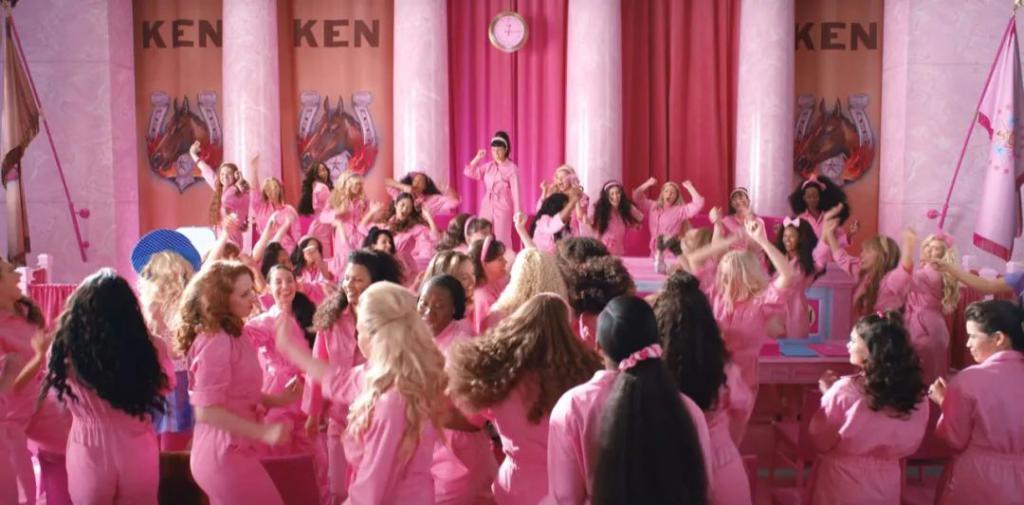 看芭比的,男人都睡着了,女人都感动了,而我哭了……