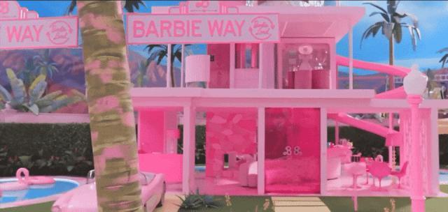 看芭比的,男人都睡着了,女人都感动了,而我哭了……