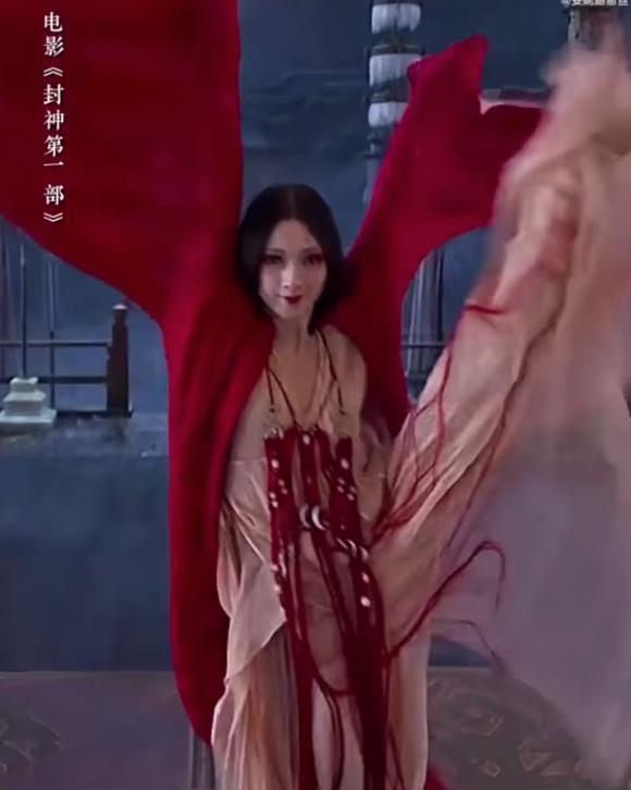 靠脸上热搜？你知道她们多拼吗？