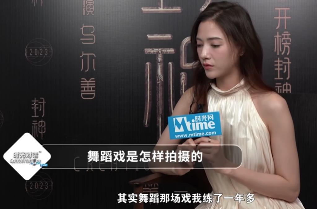 靠脸上热搜？你知道她们多拼吗？