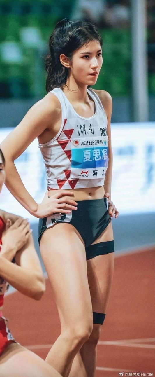 靠脸上热搜？你知道她们多拼吗？