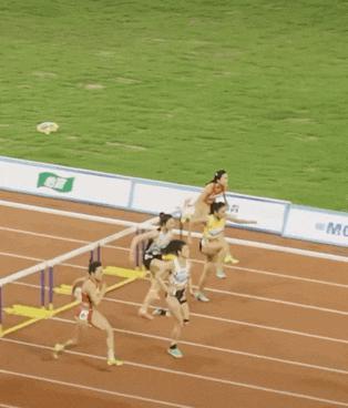 靠脸上热搜？你知道她们多拼吗？