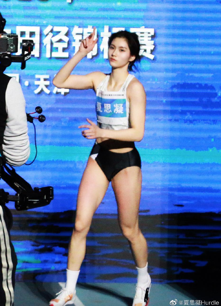 靠脸上热搜？你知道她们多拼吗？