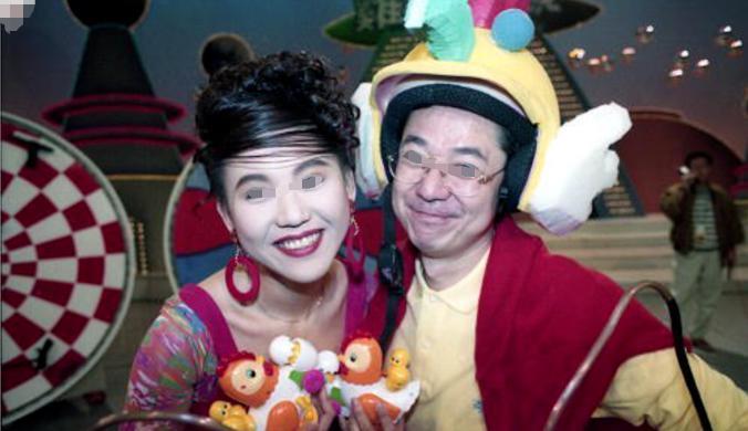 天！刚流产就找新欢，和干儿子激吻曝光…