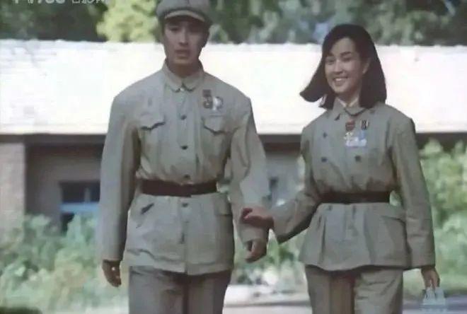 公开离婚!强行扮嫩,又勾搭上已婚男演员?