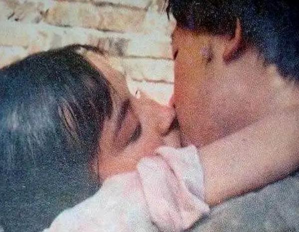 公开离婚!强行扮嫩,又勾搭上已婚男演员?