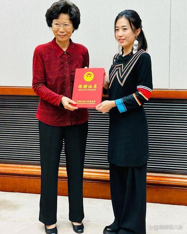 甘比首谈婚姻生活：每天6点多起床，忙到凌晨一两点才睡