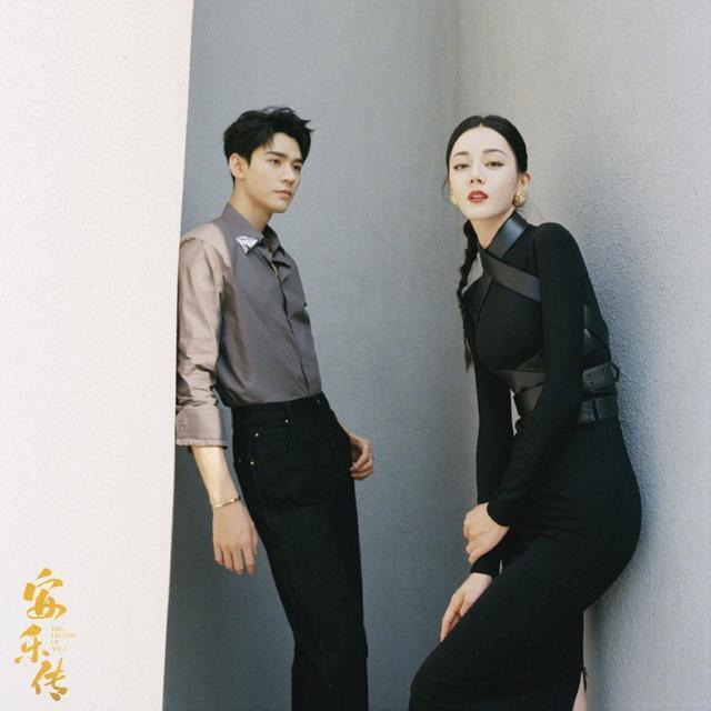 迪丽热巴龚俊拍大片超养眼 俊男美女玩壁咚又A又飒