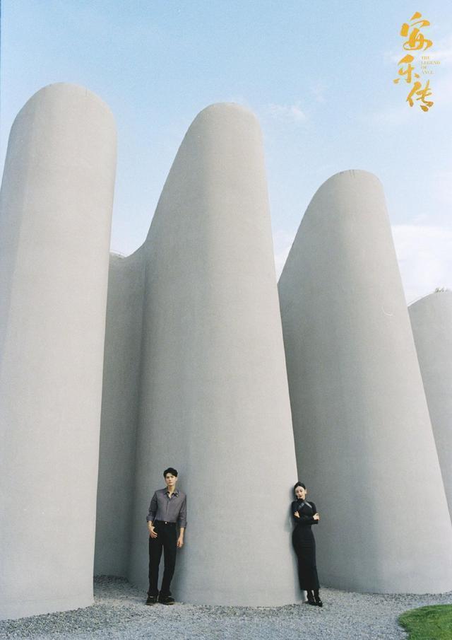 迪丽热巴龚俊拍大片超养眼 俊男美女玩壁咚又A又飒