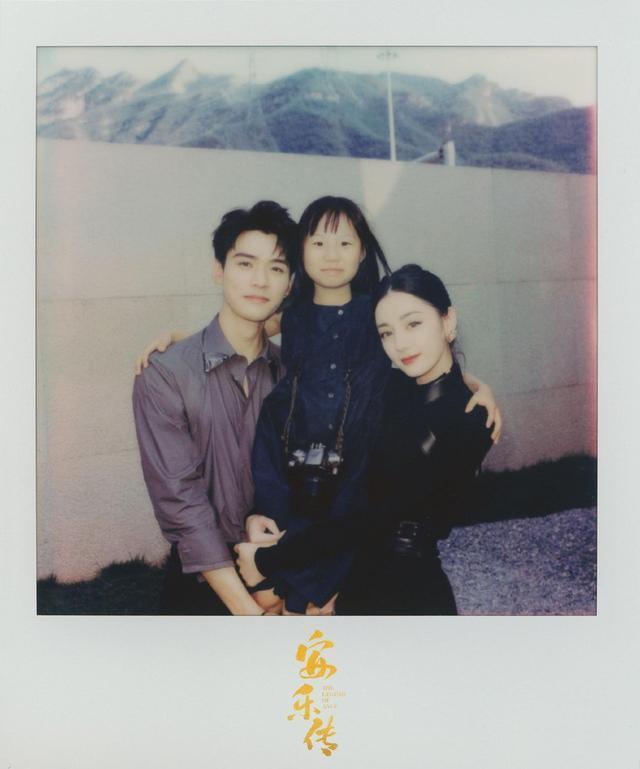 迪丽热巴龚俊拍大片超养眼 俊男美女玩壁咚又A又飒