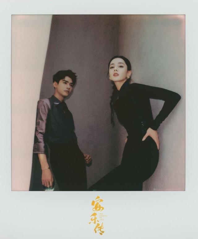 迪丽热巴龚俊拍大片超养眼 俊男美女玩壁咚又A又飒