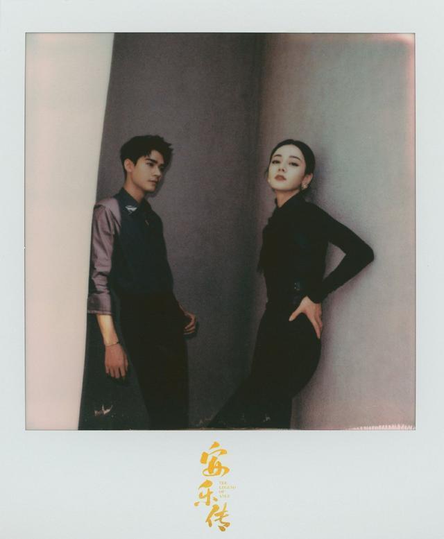 迪丽热巴龚俊拍大片超养眼 俊男美女玩壁咚又A又飒