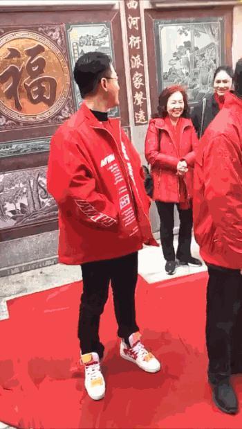 张馨月带3岁格格回爷爷家，林峰爸妈对孙女十分宠爱