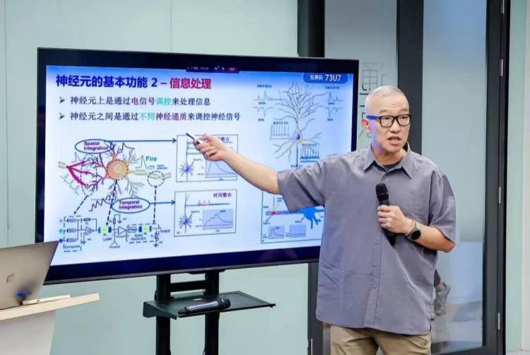 在蚂蚁图计算和复旦脑科学合作启动上的对话