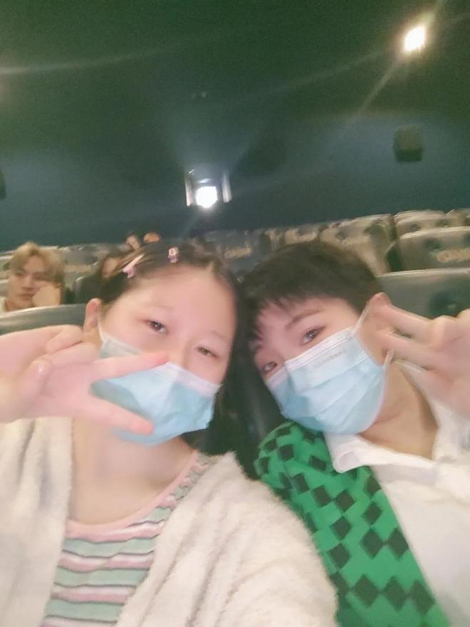 涂磊回应被女生举报强奸，已前往警局报案，现场画面曝光