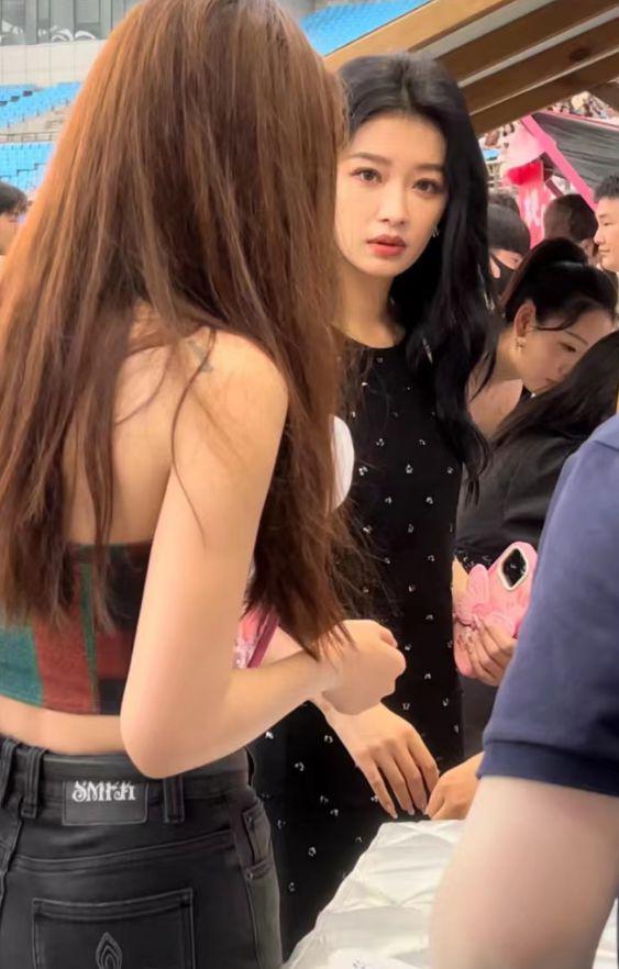 孙怡看薛之谦演唱会戴236万名表 女儿穿百元平价款