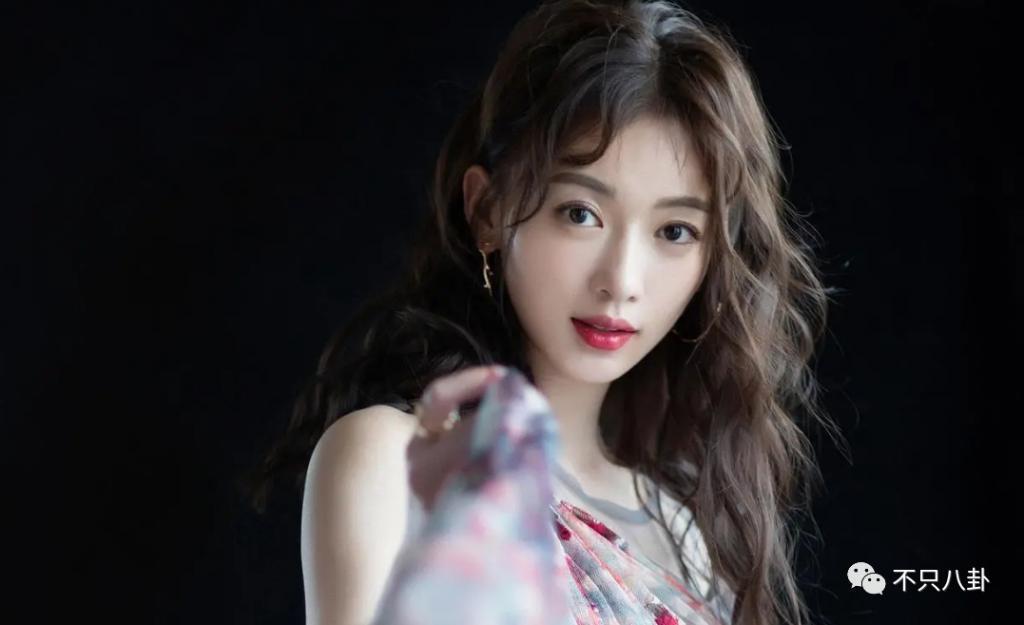 他俩居然还没分手？女方被吐槽有点恋爱脑了