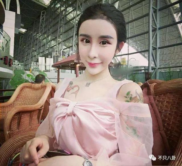 他俩居然还没分手？女方被吐槽有点恋爱脑了