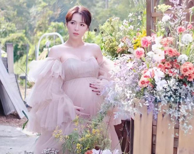 女星宣布二胎得子！高龄打100针保胎，太痛苦考虑切子宫