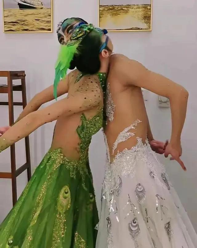 杨丽萍大尺度舞蹈再引发强烈质疑