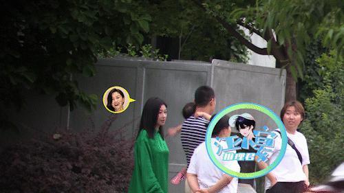 朱珠获老公孩子探班，1岁女儿推妈妈拒绝亲密互动显疏远