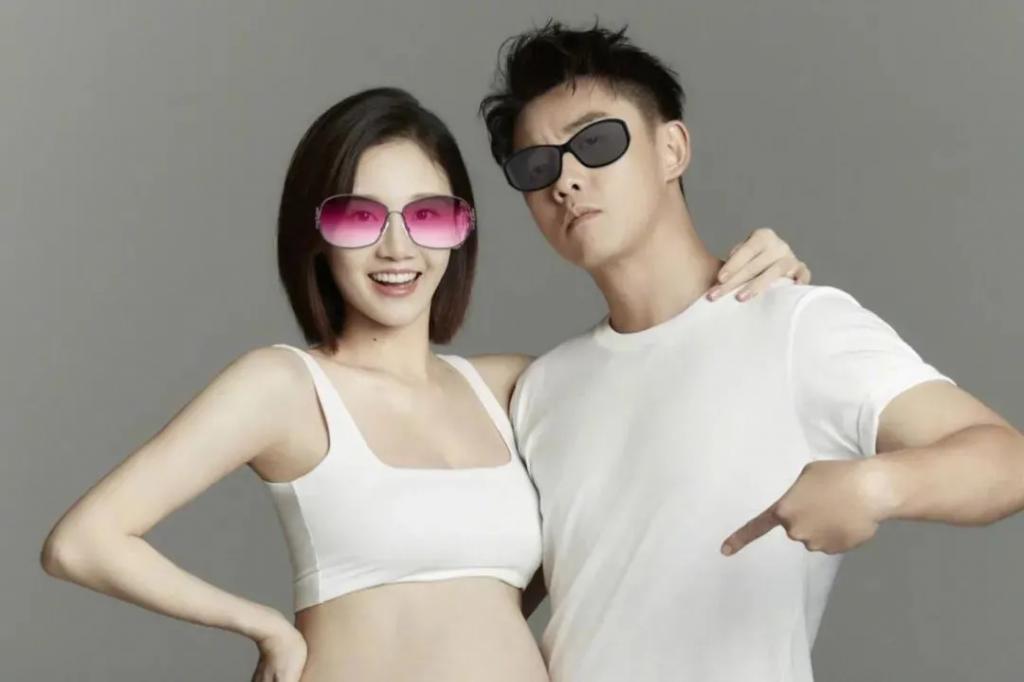 明星夫妻人设也塌了？无缝怀孕生娃被质疑靠孩子留住男人
