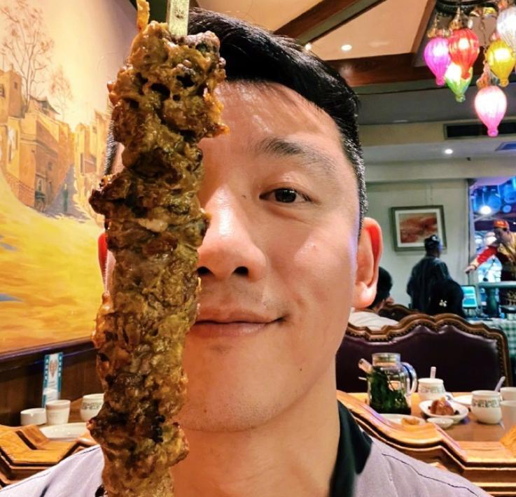 网曝郑恺嫖娼被抓苗苗正在公关，本尊火速辟谣定位自证清白