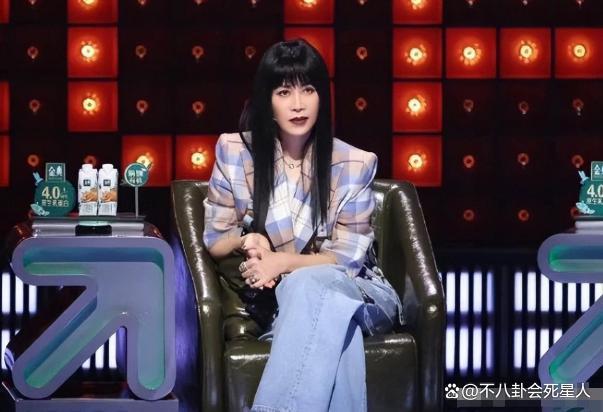 被刀郎内涵还被全网骂，那英走到今天，到底冤不冤？