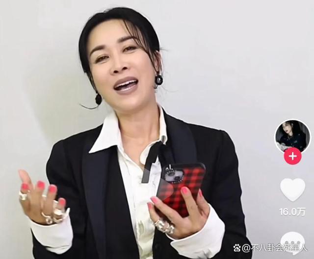 被刀郎内涵还被全网骂，那英走到今天，到底冤不冤？